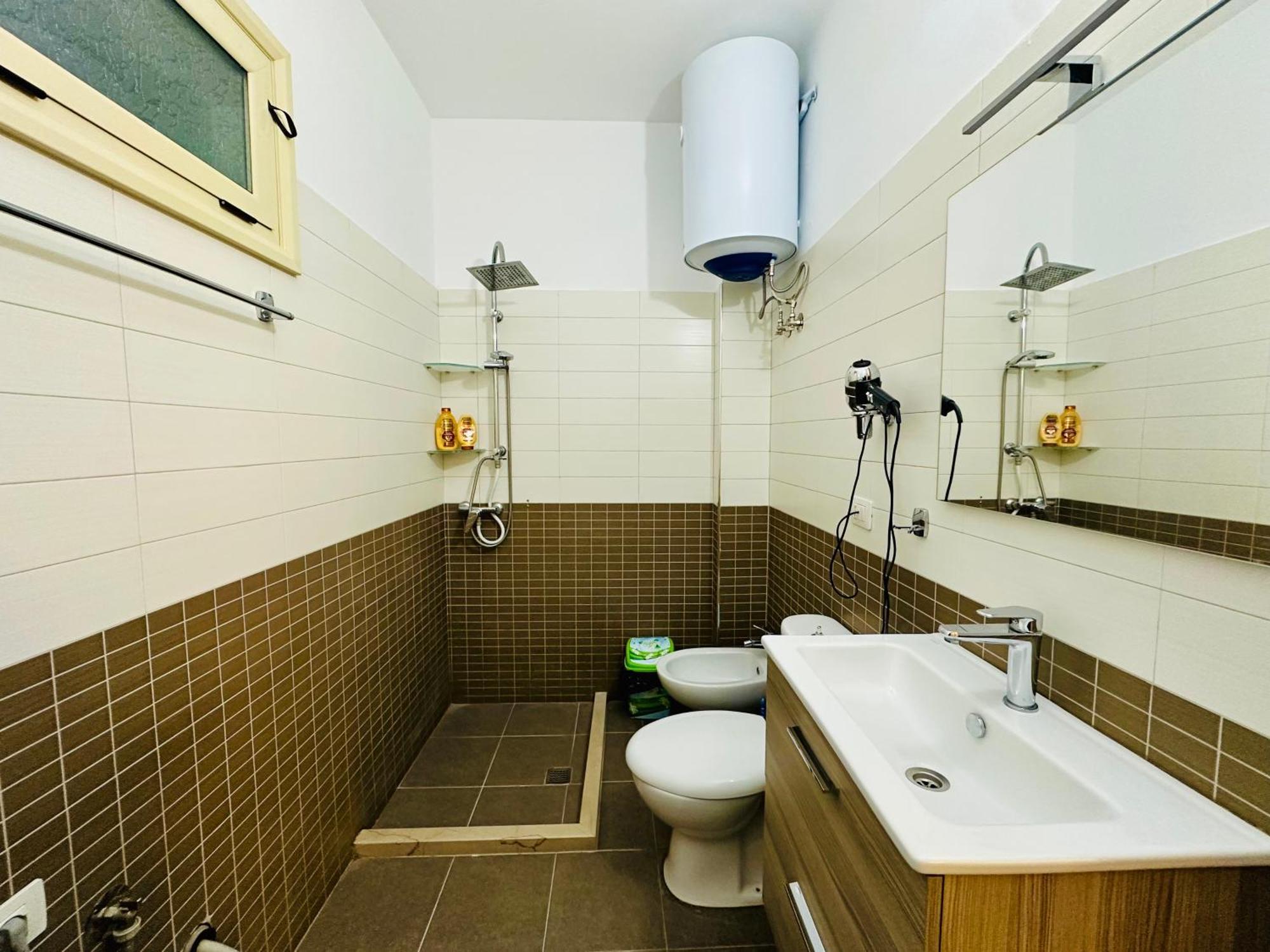 Jico Travel - Erjon Apartments Vlorë Quarto foto